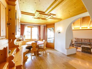 24053762-Ferienwohnung-7-Davos Dorf-300x225-3