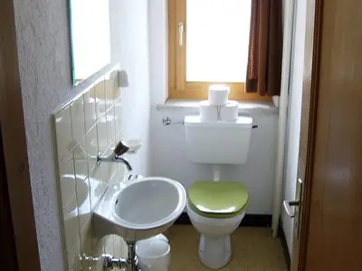 separates WC