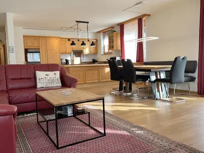 Wohnzimmer zu Küche