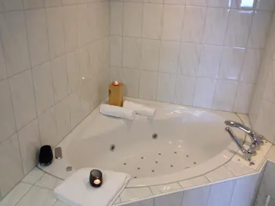 5_Bad1 Wannenbad en suite