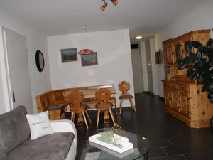 23427301-Ferienwohnung-4-Davos Platz-300x225-1