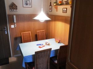 23427356-Ferienwohnung-3-Davos Platz-300x225-5