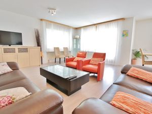 23484717-Ferienwohnung-8-Davos Platz-300x225-0