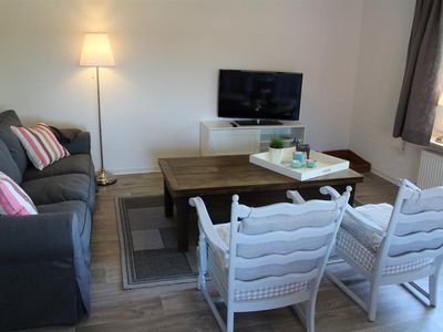 EldingsHof Wohnzimmer mit Couch und TV