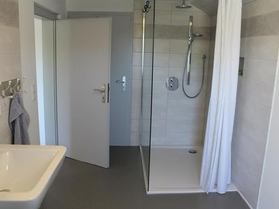 FW an der Südheide Ebenerdige Dusche im Badezimmer