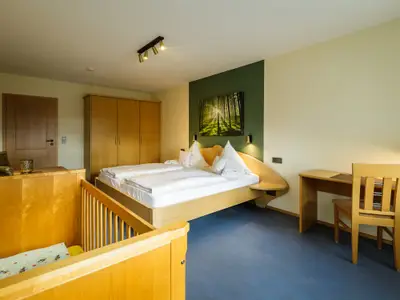 WALDLICHTUNG _ Ferienhof Markhart 2026-3 - Web - Florian Fahlenbock_