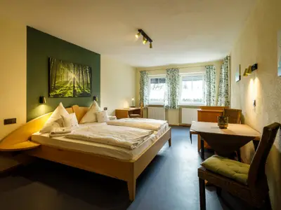 WALDLICHTUNG _ Ferienhof Markhart 2026-2 - Web - Florian Fahlenbock_