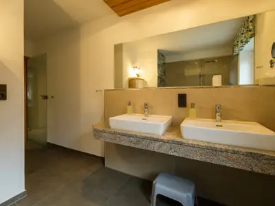 WALDLICHTUNG _ Ferienhof Markhart 2026-30 - Web - Florian Fahlenbock_