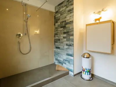 WALDLICHTUNG _ Ferienhof Markhart 2026-31 - Web - Florian Fahlenbock_