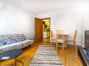 24016445-Ferienwohnung-4-Dekani-300x225-3