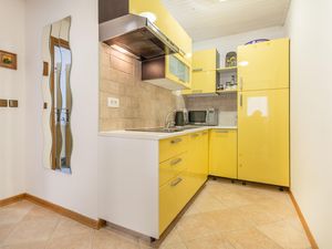 24016445-Ferienwohnung-4-Dekani-300x225-4