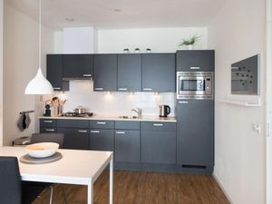 21596645-Ferienwohnung-4-Den Haag-300x225-4