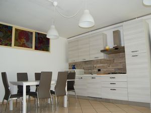 22439677-Ferienwohnung-7-Desenzano Del Garda-300x225-1