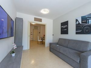 Wohnzimmer mit Schlafsofa für 2 Personen und SmartTv