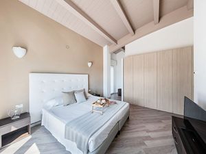 Ferienwohnung für 8 Personen (182 m²) in Desenzano Del Garda