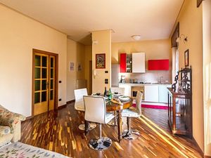 23332371-Ferienwohnung-4-Desenzano Del Garda-300x225-1