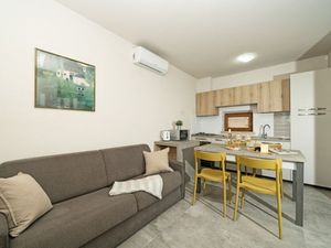 23568629-Ferienwohnung-3-Desenzano Del Garda-300x225-1