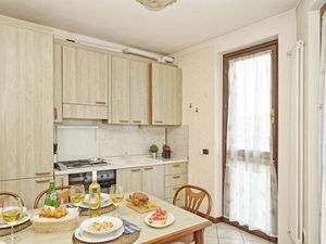 23670561-Ferienwohnung-4-Desenzano Del Garda-300x225-4