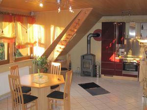 3793949-Ferienwohnung-4-Desloch-300x225-0