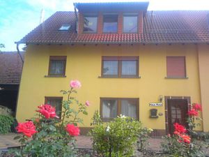 3793949-Ferienwohnung-4-Desloch-300x225-4