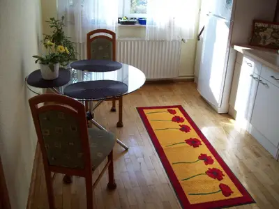 der Esstisch in der Küche