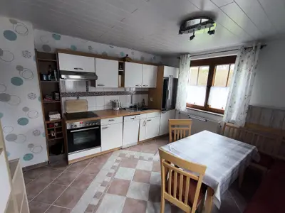 Küche mit Essbereich