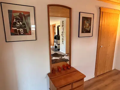 Foyer mit Blick Richtung Küche.