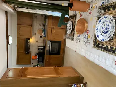 KITCHEN, INSIDE