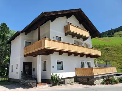 Außenseite Ferienhaus [Sommer]
