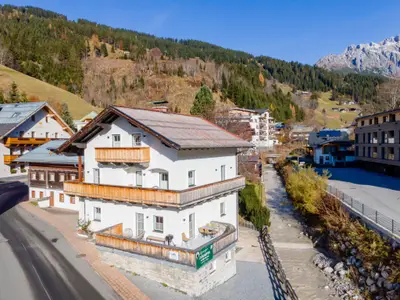 Außenseite Ferienhaus [Sommer]