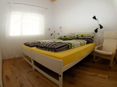 Schlafzimmer mit Doppelbett