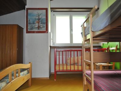 Schlafzimmer 2 + Kinderbett