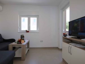 23777696-Ferienwohnung-2-Dobrinj-300x225-5