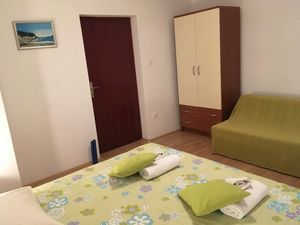 18693079-Ferienwohnung-5-Dobrinj-300x225-5