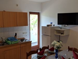 23930134-Ferienwohnung-5-Dobropoljana-300x225-3