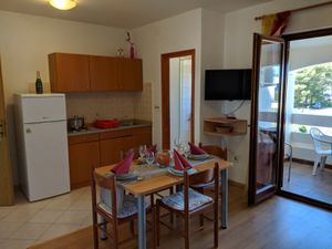 19128652-Ferienwohnung-4-Dobropoljana-300x225-2