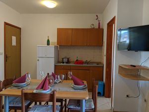 19128652-Ferienwohnung-4-Dobropoljana-300x225-4