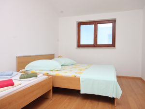 19128652-Ferienwohnung-4-Dobropoljana-300x225-5