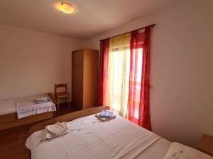 19128653-Ferienwohnung-5-Dobropoljana-300x225-5