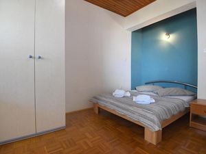 23671718-Ferienwohnung-5-Dobropoljana-300x225-4