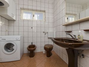 23940302-Ferienwohnung-4-Dolac-300x225-1