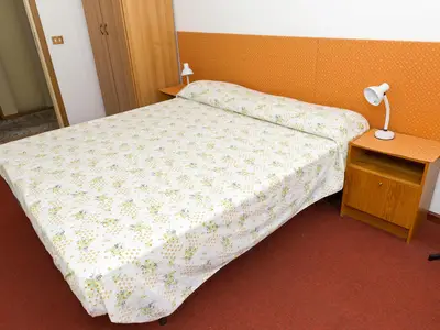 Schlafzimmer 1