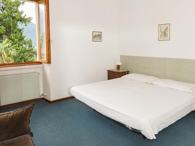 Schlafzimmer mit Doppelbett