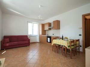 Wohnzimmer mit Küche und Sofabett