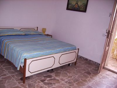 Schlafzimmer mit Doppelbett Nr. 2