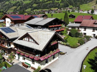 Unser Gästehaus, kurzer Weg zur Bergbahn u. Schwimmbad