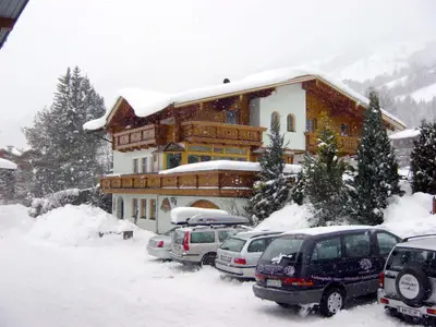 Gästehaus Alpina Hausfoto von unten Winter 2005