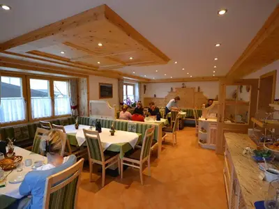 pension_lothringerhof_dorfgastein_fruehstuecksraum