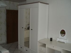 18703144-Ferienwohnung-5-Dormagen-300x225-2