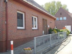 23500570-Ferienwohnung-5-Dornum-300x225-1